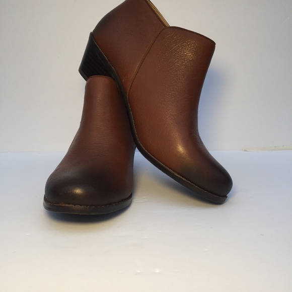 NWOT-Vionic Jolene Brown Ankle Bootie - Picture 1 of 11